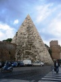 Roma-Piramide cestia01.jpg